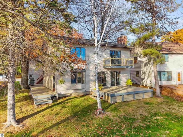 7119 W White Birch Avenue, Lake City, MI 49651