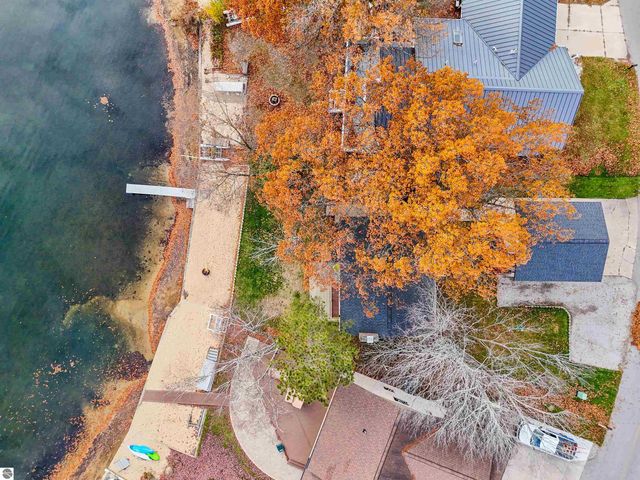 7119 W White Birch Avenue, Lake City, MI 49651