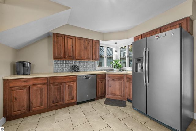 7119 W White Birch Avenue, Lake City, MI 49651