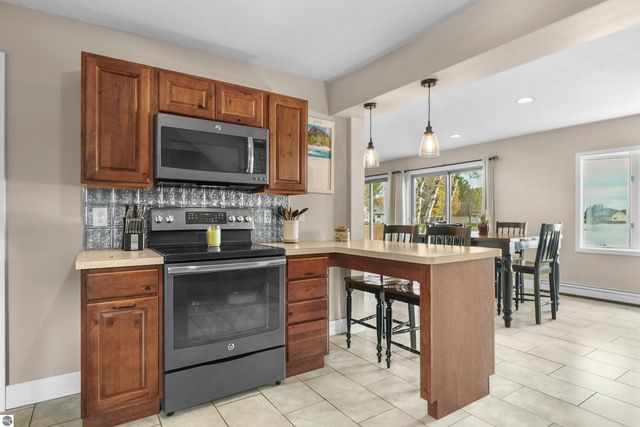 7119 W White Birch Avenue, Lake City, MI 49651