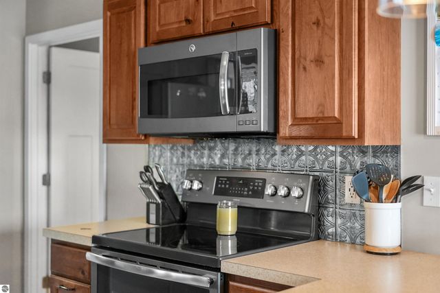 7119 W White Birch Avenue, Lake City, MI 49651