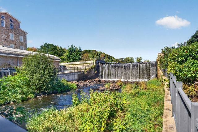 20.0 N Stone Mill Dr 1026, Dedham, MA 02026