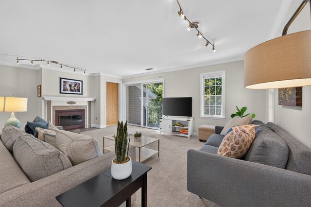 20.0 N Stone Mill Dr 1026, Dedham, MA 02026