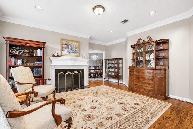 18 E Wedgemere Court, The Woodlands, TX 77381