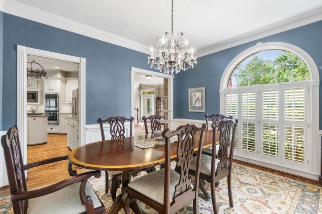 18 E Wedgemere Court, The Woodlands, TX 77381