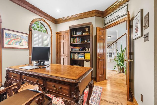 18 E Wedgemere Court, The Woodlands, TX 77381