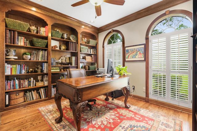 18 E Wedgemere Court, The Woodlands, TX 77381