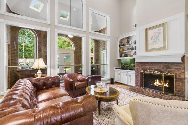 18 E Wedgemere Court, The Woodlands, TX 77381