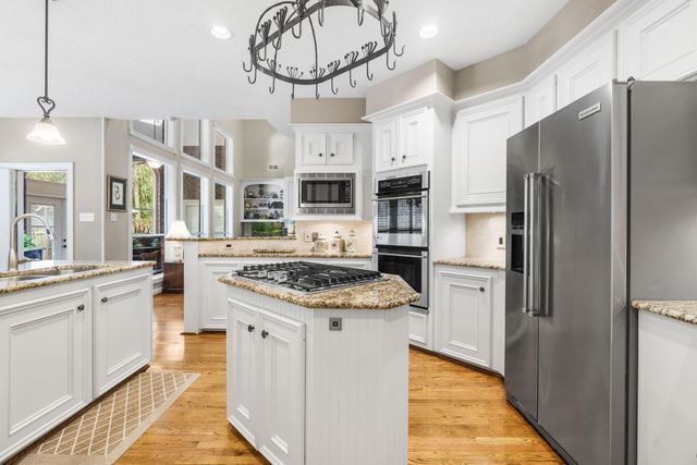18 E Wedgemere Court, The Woodlands, TX 77381