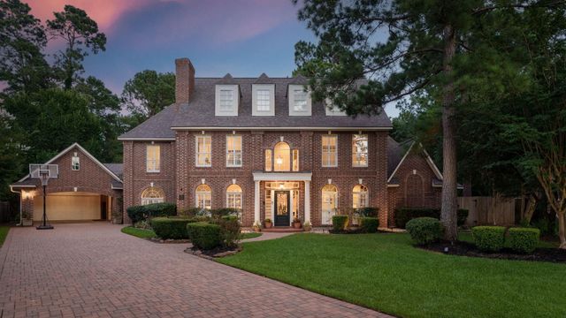18 E Wedgemere Court, The Woodlands, TX 77381