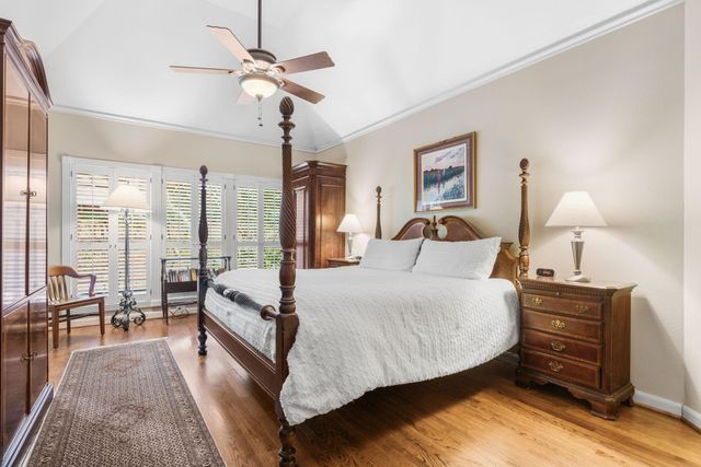 18 E Wedgemere Court, The Woodlands, TX 77381