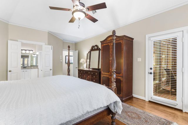 18 E Wedgemere Court, The Woodlands, TX 77381