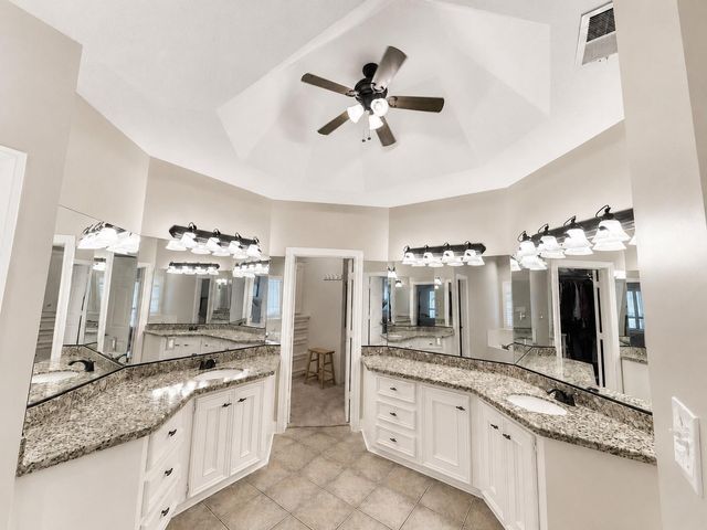 18 E Wedgemere Court, The Woodlands, TX 77381