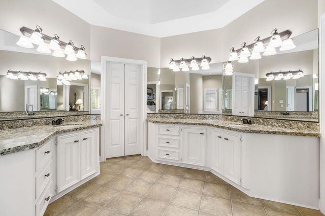 18 E Wedgemere Court, The Woodlands, TX 77381
