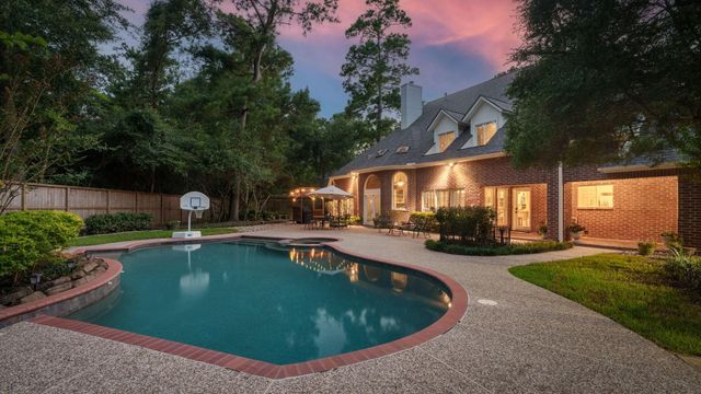 18 E Wedgemere Court, The Woodlands, TX 77381