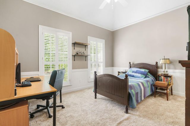 18 E Wedgemere Court, The Woodlands, TX 77381