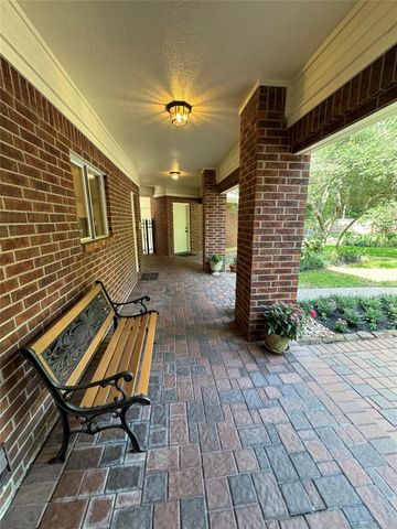 18 E Wedgemere Court, The Woodlands, TX 77381