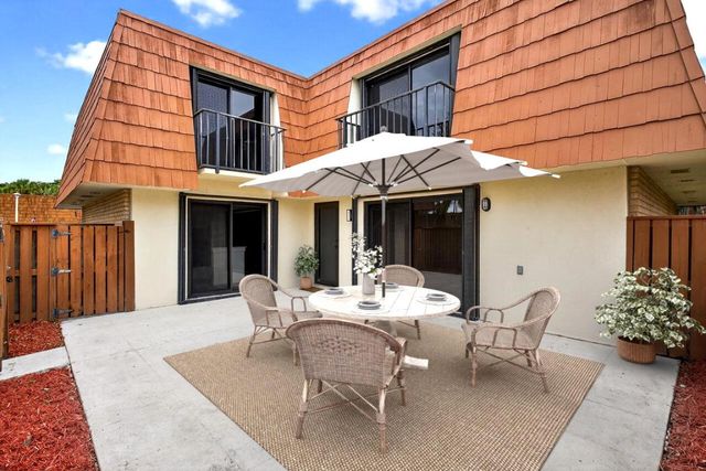 304 Live Oak Lane, Boynton Beach, FL 33436