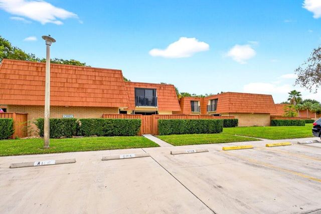 304 Live Oak Lane, Boynton Beach, FL 33436