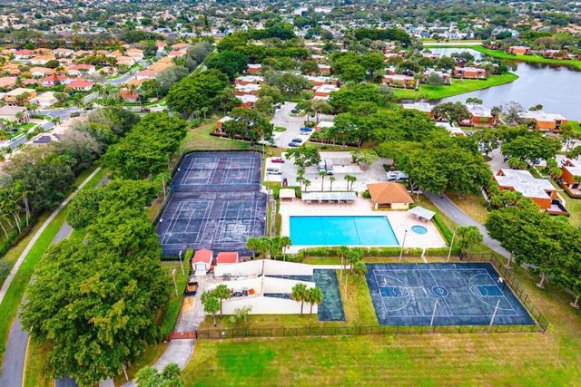 304 Live Oak Lane, Boynton Beach, FL 33436