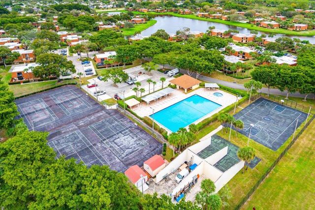 304 Live Oak Lane, Boynton Beach, FL 33436