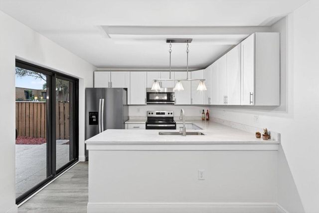 304 Live Oak Lane, Boynton Beach, FL 33436