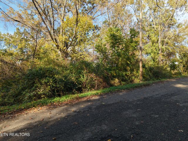 2206 LONSDALE Pike, Knoxville, TN 37921