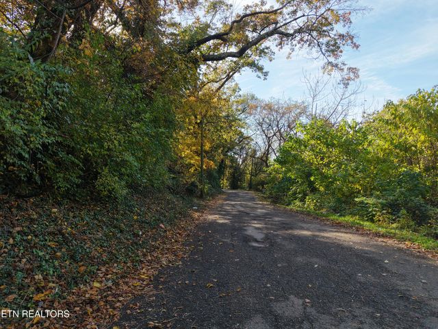 2206 LONSDALE Pike, Knoxville, TN 37921