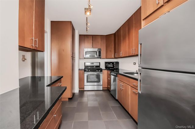 2500 Johnson Avenue 3S, Bronx, NY 10463