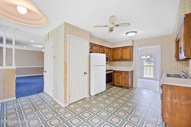 3821 Scenic Trail, Shepherdsville, KY 40165