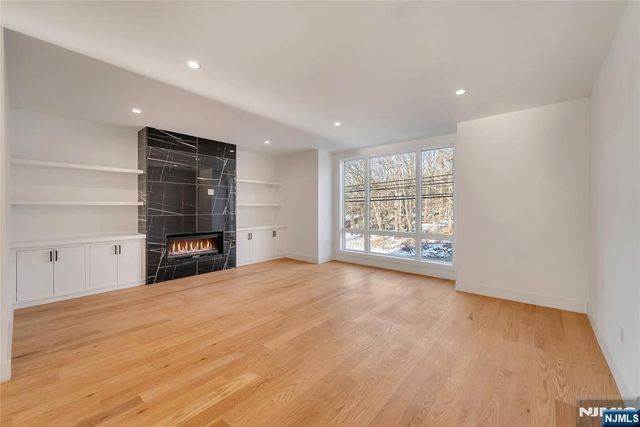 432 Stillwell Avenue B, Fort Lee, NJ 07024