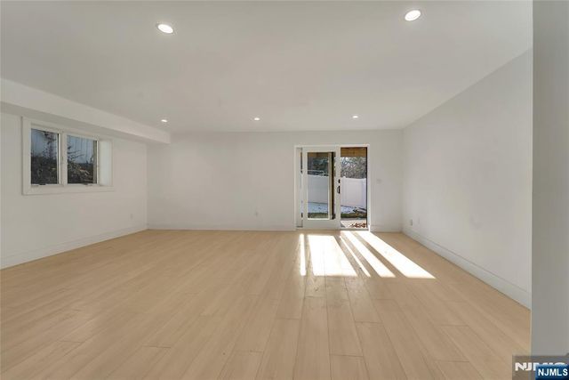 432 Stillwell Avenue B, Fort Lee, NJ 07024