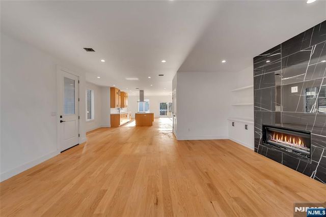 432 Stillwell Avenue B, Fort Lee, NJ 07024