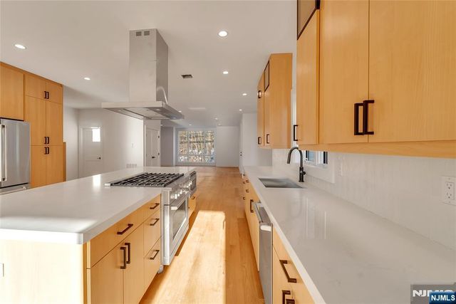 432 Stillwell Avenue B, Fort Lee, NJ 07024