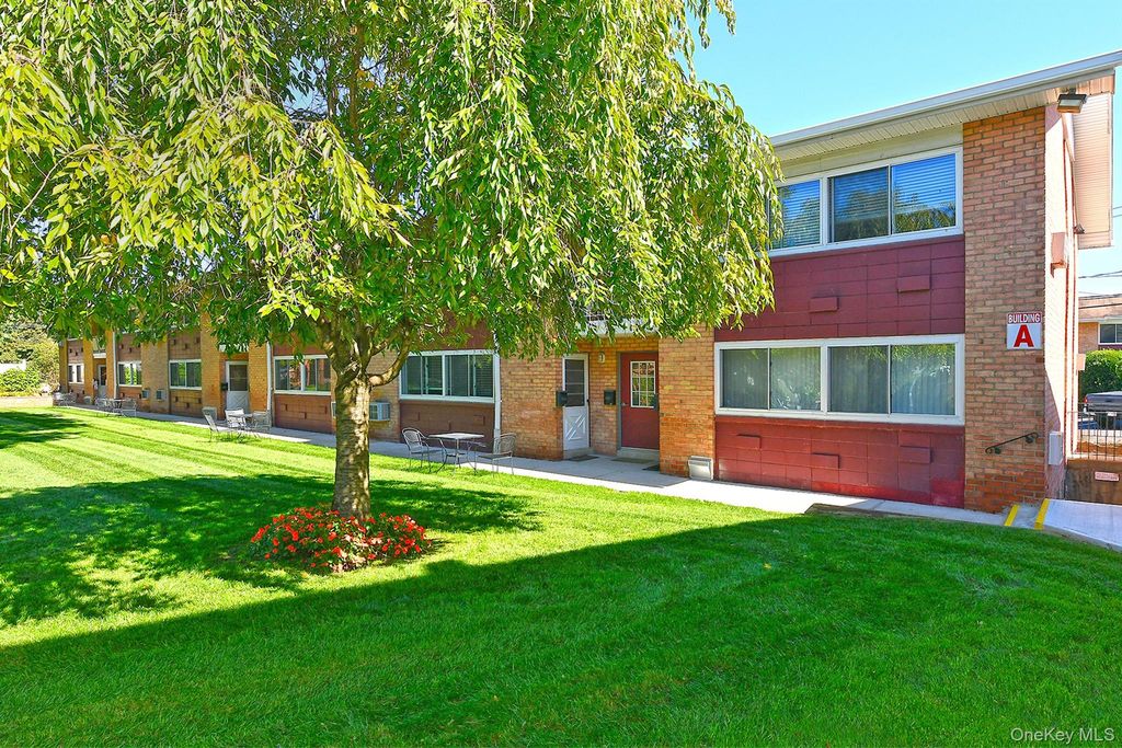 400 Fulton Street 8A, Farmingdale, NY 11735
