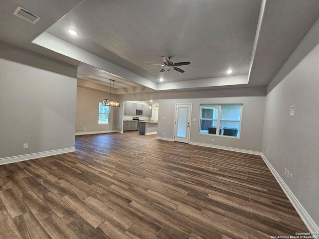 102 Lemonwood Ave, Universal City, TX 78148