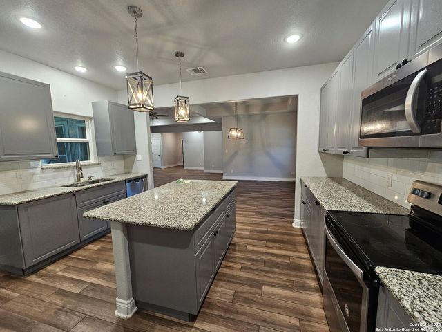102 Lemonwood Ave, Universal City, TX 78148