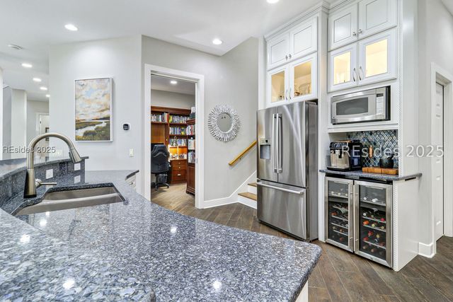 33 N Port Royal Dr, Hilton Head Island, SC 29928