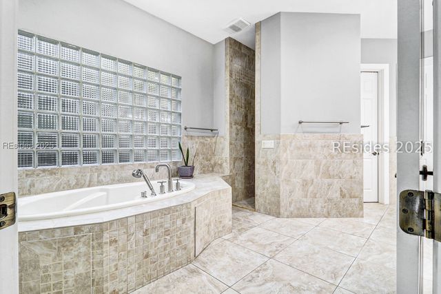 33 N Port Royal Dr, Hilton Head Island, SC 29928