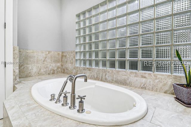 33 N Port Royal Dr, Hilton Head Island, SC 29928