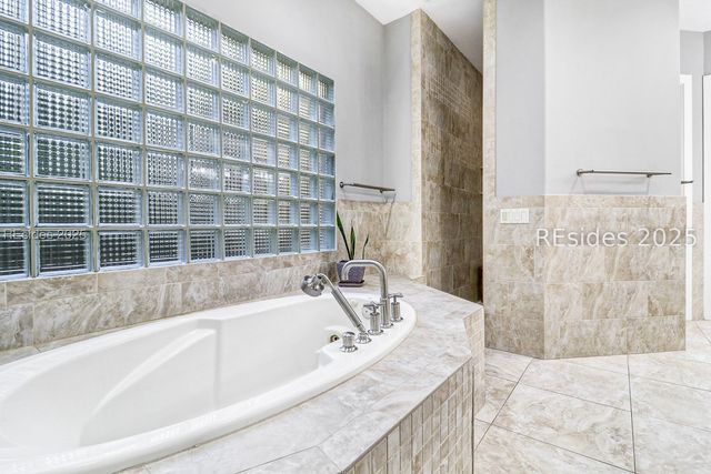 33 N Port Royal Dr, Hilton Head Island, SC 29928