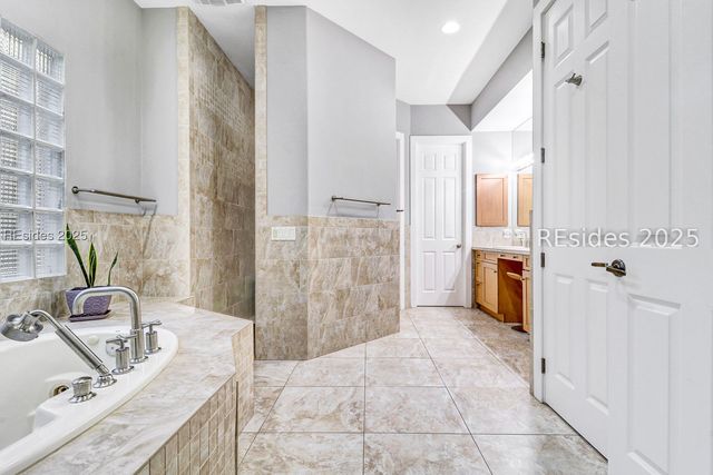 33 N Port Royal Dr, Hilton Head Island, SC 29928