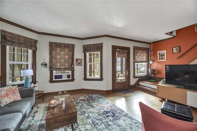 1462 Spring Garden Avenue, Lakewood, OH 44107