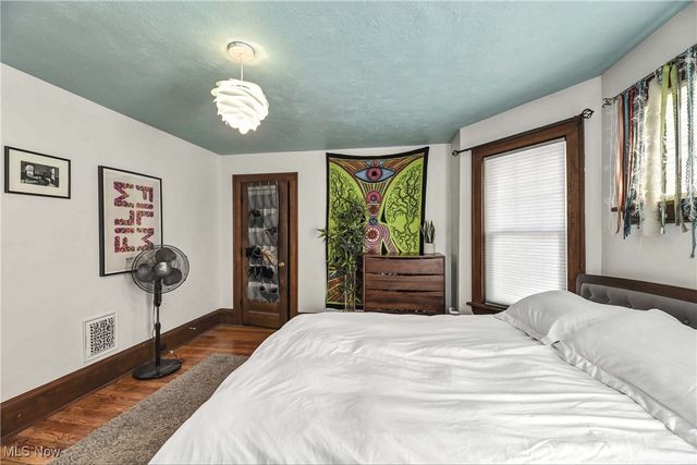 1462 Spring Garden Avenue, Lakewood, OH 44107