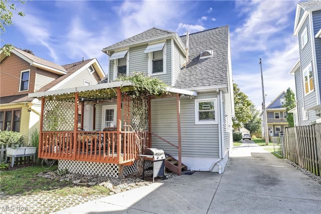 1462 Spring Garden Avenue, Lakewood, OH 44107