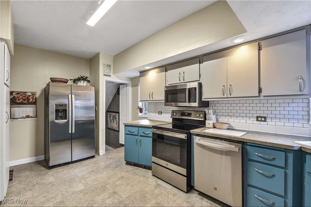 1462 Spring Garden Avenue, Lakewood, OH 44107