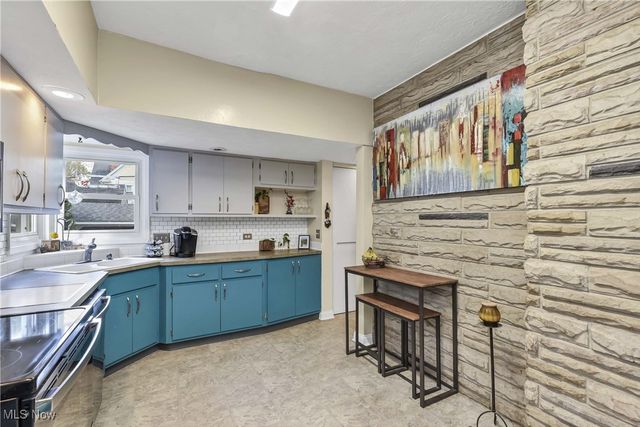 1462 Spring Garden Avenue, Lakewood, OH 44107