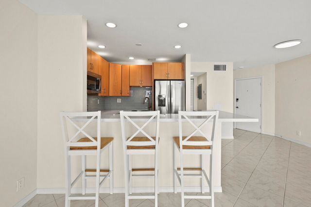 400 Wilma Circle 207, Riviera Beach, FL 33404