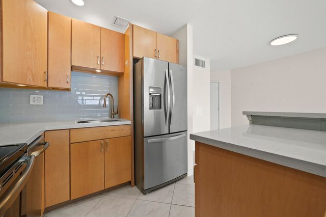 400 Wilma Circle 207, Riviera Beach, FL 33404