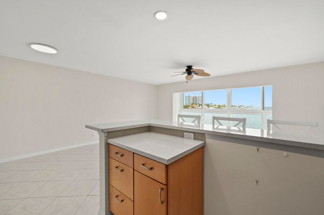 400 Wilma Circle 207, Riviera Beach, FL 33404